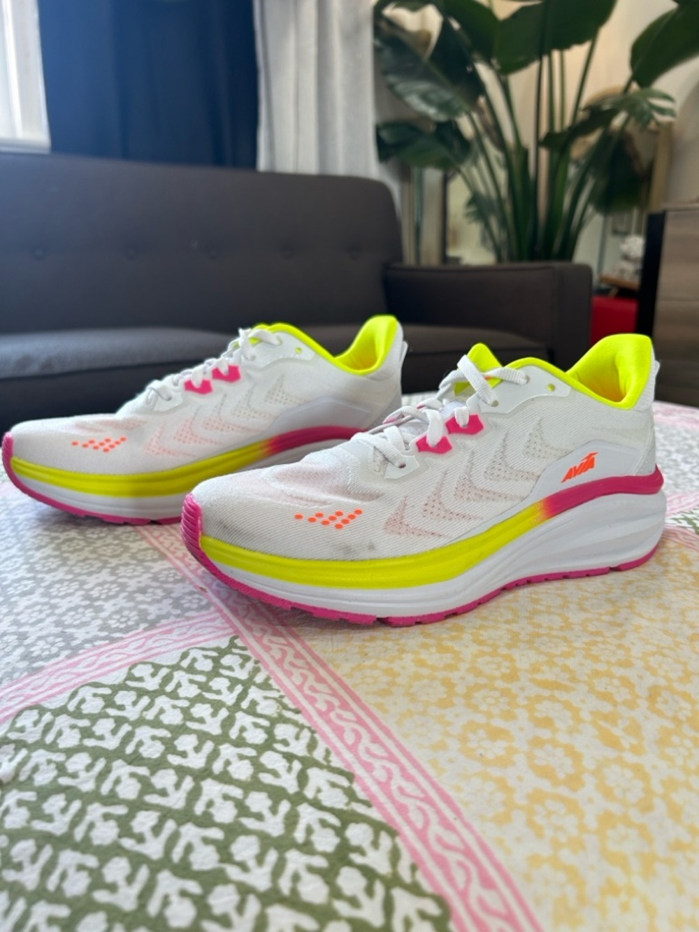 Avia size 7 White Running Shoes with Neon Yellow & Hot Pink Accents